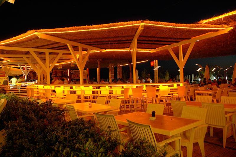 Vela Hotel Restaurant Golem  Exterior foto