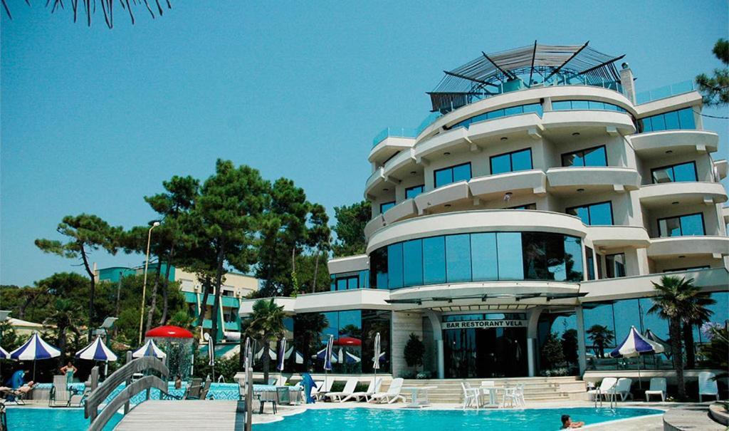 Vela Hotel Restaurant Golem  Exterior foto